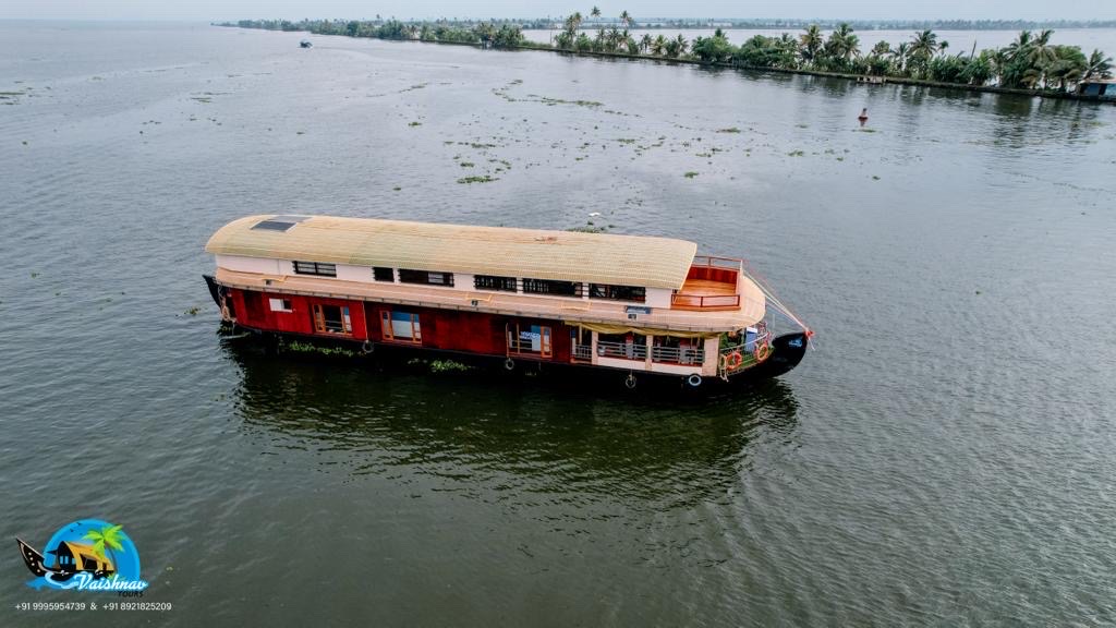 Premium Houseboat
